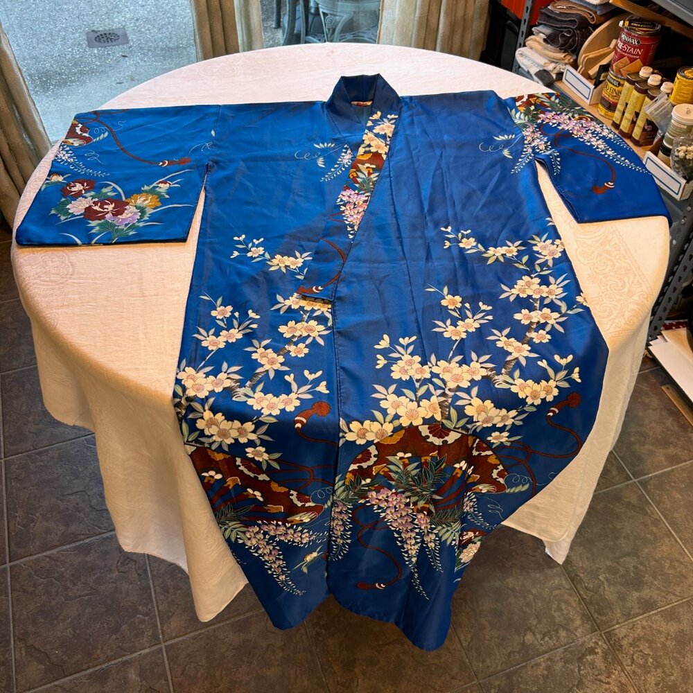 KIMONO style robe with belt